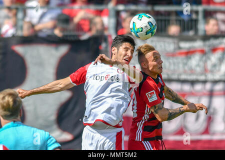 13 mai 2018, l'Allemagne, Berlin : Soccer, 2. Bundesliga, le FC Ingolstadt 04 vs 1. FC Kaiserslautern à l'Audi Sportpark. Kaiserslautern est Marcel Correia (l) et le Sonny Kittel. Photo : Armin Weigel/DPA - AVIS IMPORTANT : En raison de la Ligue allemande de football (DFL)·s règlement d'accréditation, la publication et la redistribution en ligne et dans les médias en ligne est limité pendant le match à 15 images par match Banque D'Images