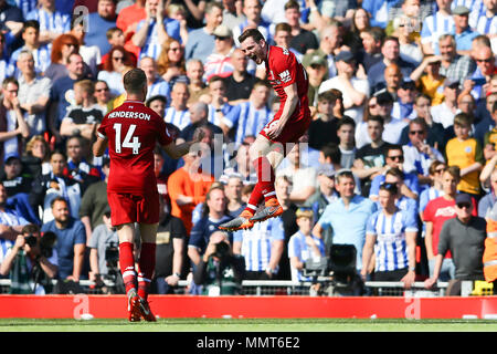 Liverpool, Royaume-Uni. 13 mai, 2018. Andrew Robertson, de sauts et de Liverpool célèbre après avoir marqué son 4e but des équipes. Premier match de championnat, Liverpool v Brighton & Hove Albion au stade d'Anfield à Liverpool le dimanche 13 mai 2018. Cette image ne peut être utilisé qu'à des fins rédactionnelles. Usage éditorial uniquement, licence requise pour un usage commercial. Aucune utilisation de pari, de jeux ou d'un seul club/ligue/dvd publications. Photos par Chris Stading/Andrew Orchard la photographie de sport/Alamy live news Crédit : Andrew Orchard la photographie de sport/Alamy Live News Banque D'Images