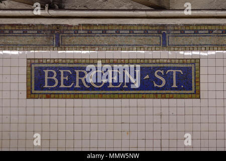 New York City - 20 Avril 2018 : Bergen Street Subway Station sur le NYC Subway à Brooklyn, New York Banque D'Images