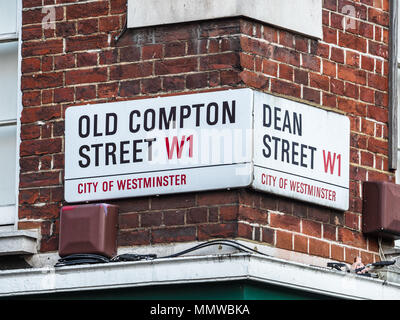 Les plaques de rue de Soho Série - Old Compton Street / Old Compton Street & Dean Street / Dean St - London's Soho Street Signs Banque D'Images