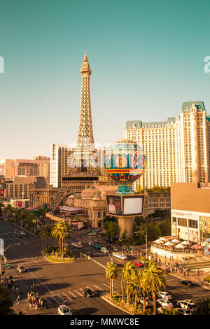 Le Sunny View en bas de la bande de Vegas avec de nombreux grands hôtels, clubs, casinos et boutiques en vue. Banque D'Images