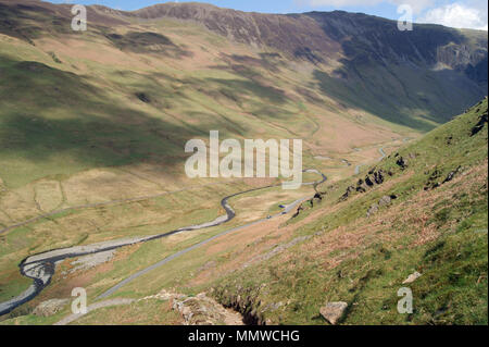 Une belle vue de Honister Pass de Fleetwith Pike Banque D'Images