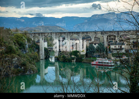 Canal de la Bourne Parnans dans l'Auvergne-Rhône-Alpes France Voyage Banque D'Images