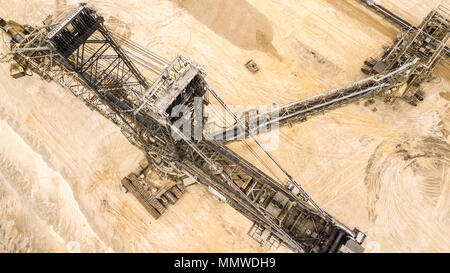 Vue aérienne de l'excavateur géant des mines de charbon en Allemagne l'industrie Havy Banque D'Images