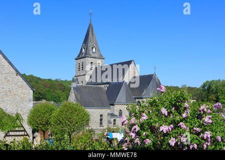L'église paroissiale de Saint George - Eglise Saint-Georges (1922) dans la région de Spontin, Belgique Banque D'Images