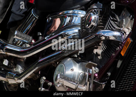 Moto chrome brillant le bloc-moteur du broyeur. Banque D'Images