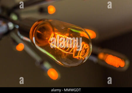 À incandescence de décoration Vintage vanité Edison Ampoule à filament de tungstène de meubles anciens Banque D'Images