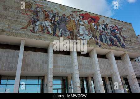 Musée national d'histoire et de l'histoire victorieuse albanais sur sa façade en mosaïque, Tirana, Albanie, Balkans Banque D'Images