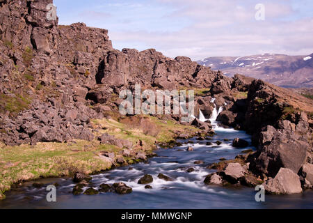 Une longue exposition de la rivière dans oexara Pingvellir, Islande. Banque D'Images