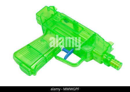 Pistolet à eau en plastique vert isolé sur fond blanc Banque D'Images