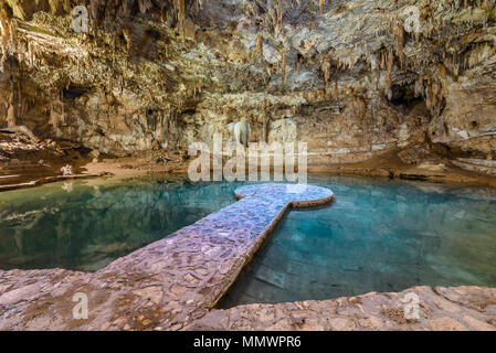 Cenote Suytun à Valladolid, Yucatan - Mexique Banque D'Images
