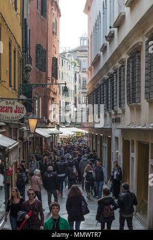 La rue bondée, Venise, Italie Banque D'Images