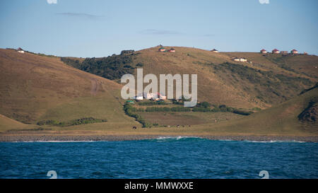 Maisons typiques sur les collines de Coffee Bay, Eastern Cape, Afrique du Sud de la Côte Sauvage Banque D'Images