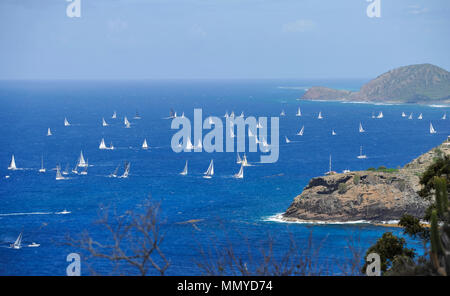 Petites Antilles Antigua îles dans les Caraïbes Antilles - Ocean yachts va prendre part à Antigua Sailing Week courses Banque D'Images