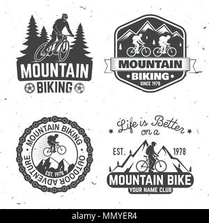 Ensemble d'bikings montagne clubs. Vector illustration. Concept pour chemise ou logo, print, stamp ou cycliste le tourisme. Typographie vintage design avec forêt, Illustration de Vecteur