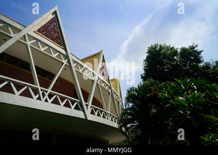 Salle de conférence Chaktomuk, Phnom Penh, Cambodge. Situé sur la rivière Tonle Sap. Banque D'Images