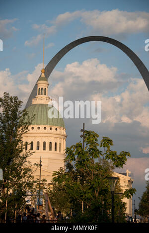 Capitol building et Gateway Arch, Saint Louis Banque D'Images