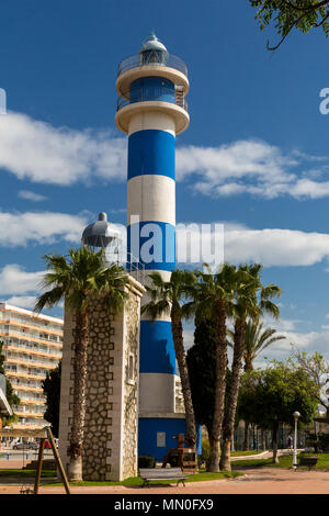 Leuchtturm le long de la promenade de Torre del Mar, sur la Costa del Sol, Andalousie, Espagne Banque D'Images
