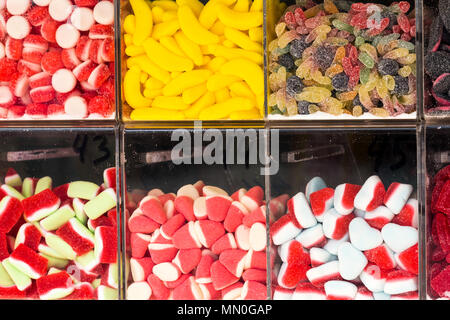 Bonbons à la vente. Promenade Torre del mar. Andalousie, Espagne Banque D'Images