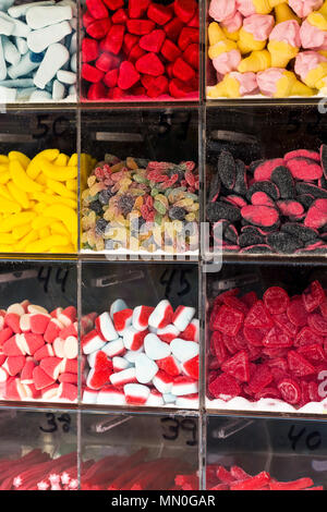 Bonbons à la vente. Promenade Torre del mar. Andalousie, Espagne Banque D'Images