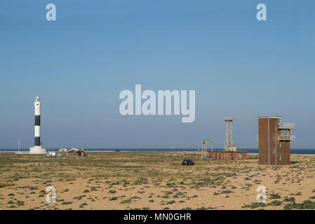 Les garde-côtes dormeur Lookout et de light house sur Romney Marsh, Dungeness, Kent. Banque D'Images