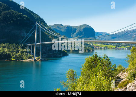 Lysefjord bridge près de Dale i Sunnfjord, Rogaland, monument de la Norvège Banque D'Images