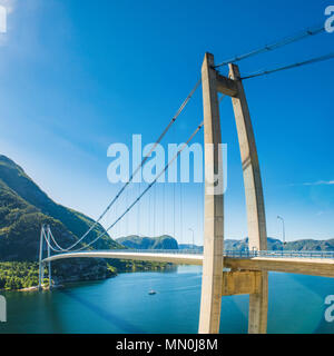 Lysefjord bridge près de Dale i Sunnfjord, Rogaland, monument de la Norvège Banque D'Images