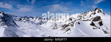 Paysage de montagne panorama d'hiver sur les montagnes de Silvretta dans les Alpes Banque D'Images