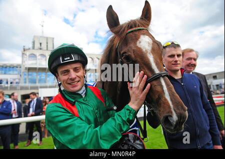 Hazappour et jockey Declan McDonogh poser après avoir remporté le Derrinstown Stud Derby Trial pendant Derrinstown Stud Derby Trial journée à l'hippodrome de Leopardstown, Dublin. Banque D'Images