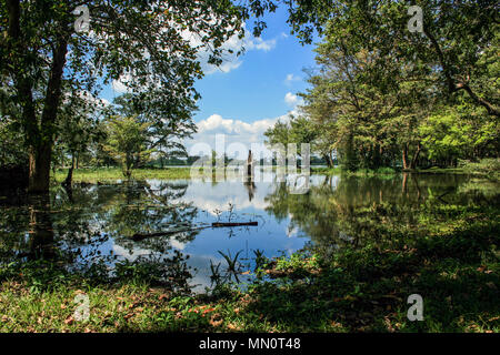 Lac Giritale Habarana, dans le district d'Anuradhapura de Sri Lanka Banque D'Images