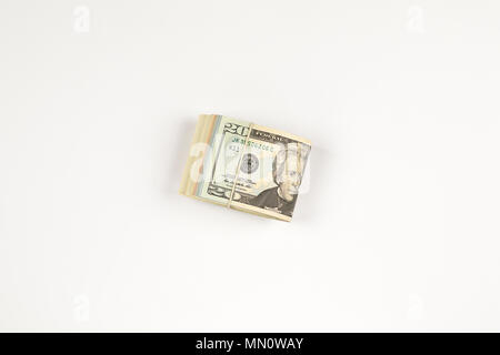 Pile de USA 20 dollars isolé sur fond blanc Banque D'Images