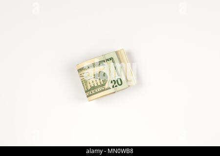 Pile de USA 20 dollars isolé sur fond blanc Banque D'Images
