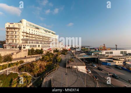 Southend, Angleterre - 14 janvier 2018 : l'hôtel Park Inn Palace hotel donnant sur la jetée de Southend. Banque D'Images