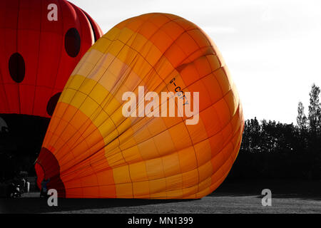 La préparation des ballons à atTelford ballon et Kite Festival, Centre-ville de Telford, Telford, Shropshire. United Kingdom. 12 Mai 2018 Banque D'Images