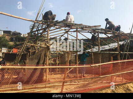 Les travaux de construction en Balukhali camp de réfugiés au Bangladesh. Banque D'Images