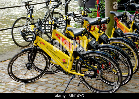 Yobike's à Bristol, location de vélos via une app Banque D'Images