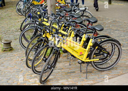 Yobike's à Bristol, location de vélos via une app Banque D'Images