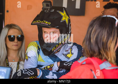 Kegums, la Lettonie. 13.05.2018. KEGUMS, la Lettonie. Cavalier britannique Max Anstie, avant de commencer, au cours du Championnat du Monde FIM de Motocross MXGP Grand Prix de Lettonie. Credit : Gints Ivuskans/Alamy Live News Banque D'Images