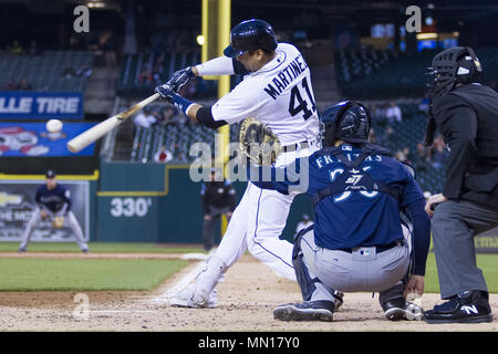 Detroit, Michigan, USA. 5 mai, 2018. VICTOR MARTINEZ (41) des Detroit Tigers frappe la balle pendant les Mariners de Seattle 9-5 victoire contre les Tigers de Detroit à Comerica Park. Crédit : Scott/Mapes ZUMA Wire/Alamy Live News Banque D'Images