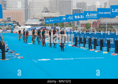 2018/05/12 Yokohama, le 3ème tour de l'UIT 2018 World Triathlon Yokohama et de Paratriathlon UIT World Series a eu lieu sur une parfaite journée ensoleillée dans le Port de Yokohama. Il a été également la première course de qualification pour les Jeux Olympiques d'été de 2020 à Tokyo. Athlète de haut niveau, (photos par Michael Steinebach/AFLO) Banque D'Images