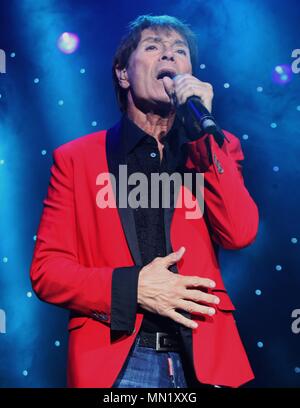 Liverpool, UK, Cliff Richard effectue au Liverpool Echo Arena de sold out foule, Ian Crédit Fairbrother/Alamy Banque D'Images