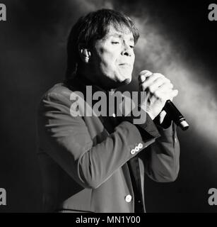 Liverpool, UK, Cliff Richard effectue au Liverpool Echo Arena de sold out foule, Ian Crédit Fairbrother/Alamy Banque D'Images