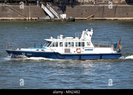 Bateau de patrouille de la police allemande WSP 12 sur le Rhin Banque D'Images