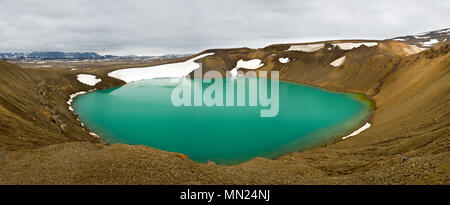 Vue panoramique sur le cratère Viti Krafla, Islande. Banque D'Images