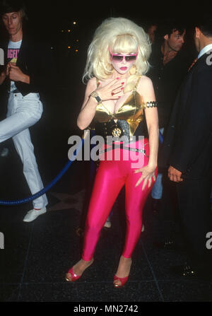 LOS ANGELES, CA - le 24 juillet : Angelyne assiste à la partie Magazine Creem le 24 juillet 1990 à Los Angeles, Californie. Photo de Barry King/Alamy Stock Photo Banque D'Images