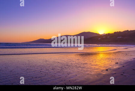 Magnifique coucher de soleil sur la plage Inch sur Péninsule de Dingle Banque D'Images