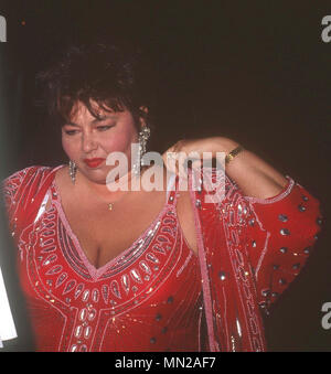 WEST HOLLYWOOD, CA - le 29 juillet : la comédienne Roseanne arrive à l'impro le 29 juillet 1990 à West Hollywood, Californie. Photo de Barry King/Alamy Stock Photo Banque D'Images