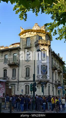 Turin, Piémont, Italie. Le 11 mai 2018. Casa Fenoglio Lafleur est un bâtiment historique de Turin, l'emblème de l'Art Nouveau de la ville.Tourist Banque D'Images