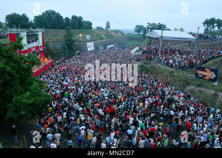 À l'aube dans l'arène à la sortie de la Danse Music Festival 2005 dans la forteresse de Petrovaradin, Novi Sad, Serbie. Banque D'Images