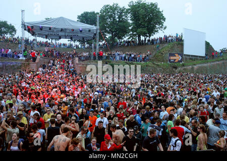 À l'aube dans l'arène à la sortie de la Danse Music Festival 2005 dans la forteresse de Petrovaradin, Novi Sad, Serbie. Banque D'Images